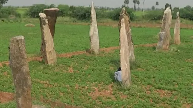 அந்தக் கற்களைச் சுற்றி வேளாண்மை நடைபெற்று வருகிறது