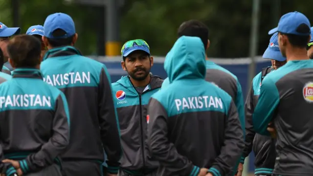 سرفراز احمد ٹیم کے ہممراہ