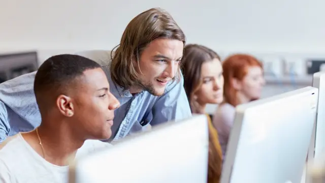 বিশ্ববিদ্যালয়ের ক্লাস