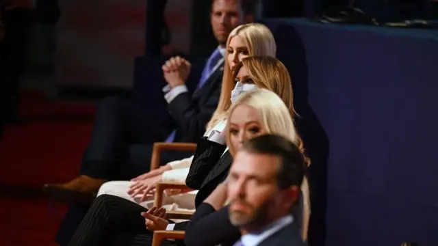 (Do topo) Eric Trump, filho do presidente dos EUA, filha e conselheira sênior do presidente dos EUA Ivanka Trump, a primeira-dama dos EUA Melania Trump, filha do presidente dos EUA Tiffany Trump e Donald Trump Jr., filho do presidente dos EUA, são visto antes do primeiro debate presidencialapostas futebol para hojeOhioapostas futebol para hoje29apostas futebol para hojesetembroapostas futebol para hoje2020