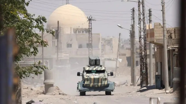 SDG askeri aracı Rakka'da ilerliyor