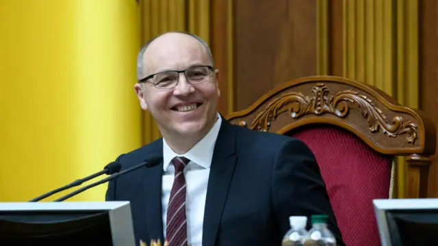 Депутат парламенту від опозиційної партії ЄС, а у минулому секретар РНБО та спікер Ради Андрій Парубій