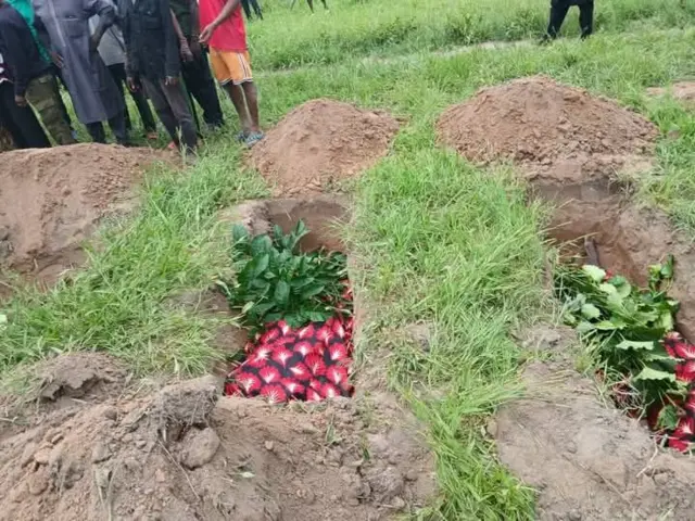 Some deadibody wey dem dey bury