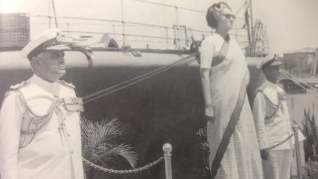 इंदिरा गांधी के साथ एडमिरल एसएम नंदा