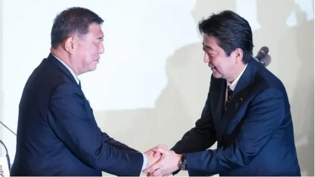 आबे यांचे पक्षांतर्गत प्रतिस्पर्धी शिगेरू इशिबा