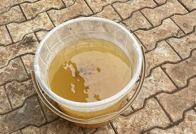 Fuel wey mix wit water from di car