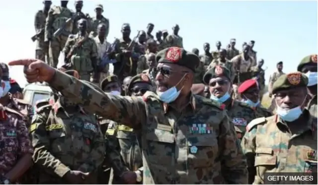 Sawir hore,Abdel-Fattah Al-Burhan ayaa sheegay in Suudaan aysan ka tanaasuli doonin taako ka mid ah dhulka Suudaan.