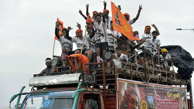 कांवड़ यात्री हरिद्वार में प्रवेश के दौरान 