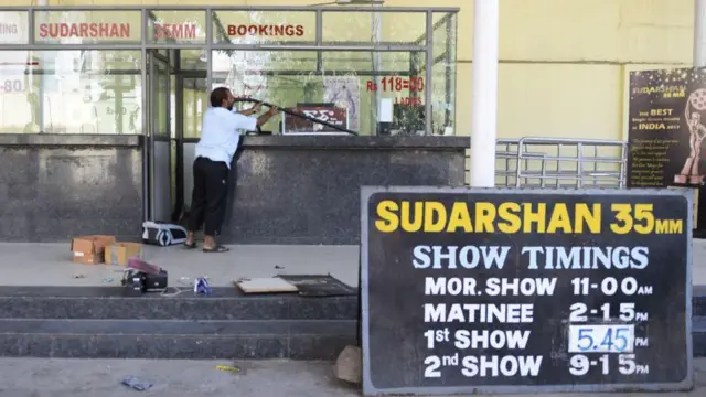 సింగిల్ థియేటర్స్ 