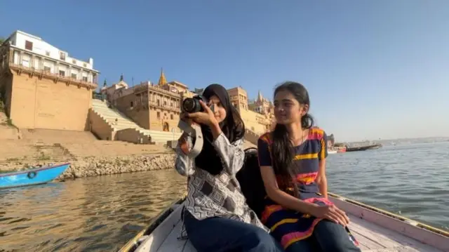 નૂર ફાતિમા ખાન અને કાવ્યા