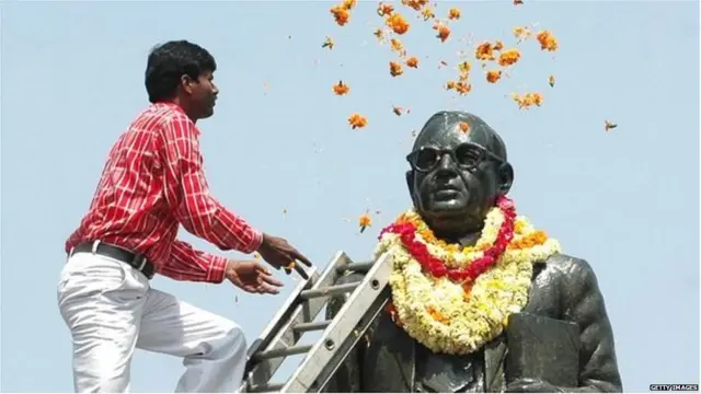भीमराव आंबेडकर की मूर्ति
