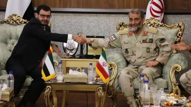 تصویری که از دیدار قاسم رضایی، فرمانده مرزبانی ایران با محمدعلی مصباح الاحبابی، فرمانده گارد ساحلی کشور امارات توسط مقام‌های ایرانی منتشر شد