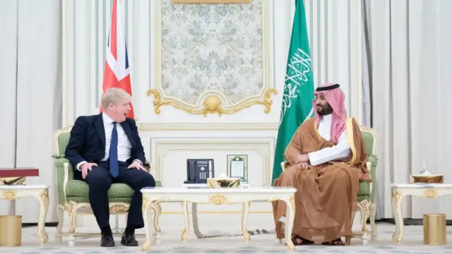 Boris Johnson et bin Salman lors d'un entretien, début 2022.