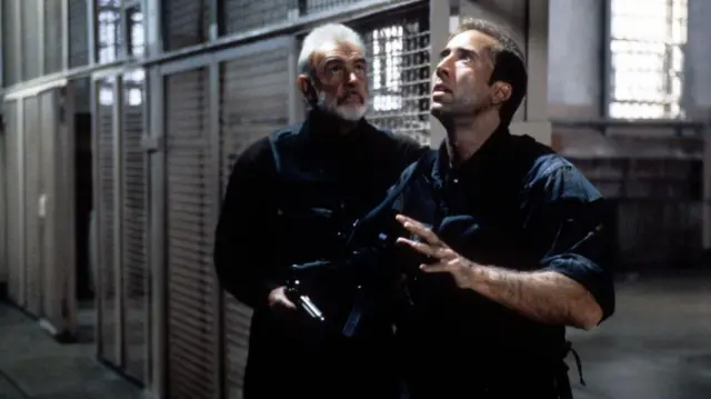 صحنهای از فیلم صخره با بازی شون کانری و نیکولاس کیج، محصول سال ۱۹۹۶