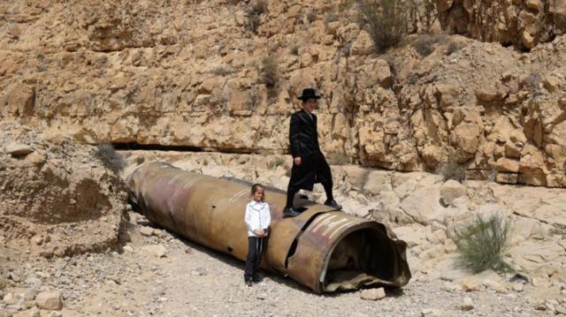 بقایای موشک پیدا شده در نزدیکی شهر آراد در جنوب اسرائیل   