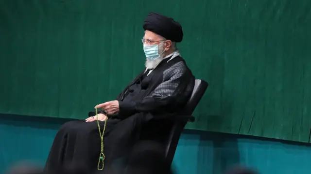 آ﻿یت الله خامنه ای اکنون قدرتمندترین فرد در ایران است و اختیار و کنترل بسیاری از نهادهای کلیدی و ثروتمند کشور در دست اوست