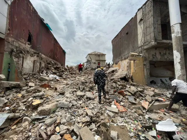 Aworan diẹ lara awọn ṣọṣọbu ti wọn wo.