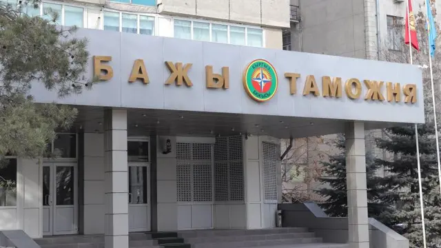 Бажы кызматы бүгүнкү күнү Кытайдан суткасына 90-100 оор жүк ташуучу унаа товар ташып жатканын билдирди