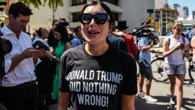 लॉरा लूमर दावा करती हैं कि ट्रम्प को किसी भी गलत काम में शामिल होने की संभावनाओं से मुक्त कर दिया गया है.