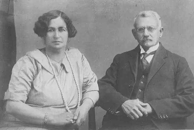 اردشیر جی ریپورتر و شیرین بانو ایدلجی پدر و مادر شاپور ریپورتر