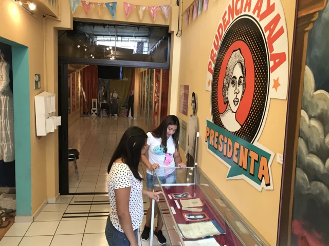 Muestra de Prudencia Ayala en el Museo de la Palabra y la Imagen El Salvador.