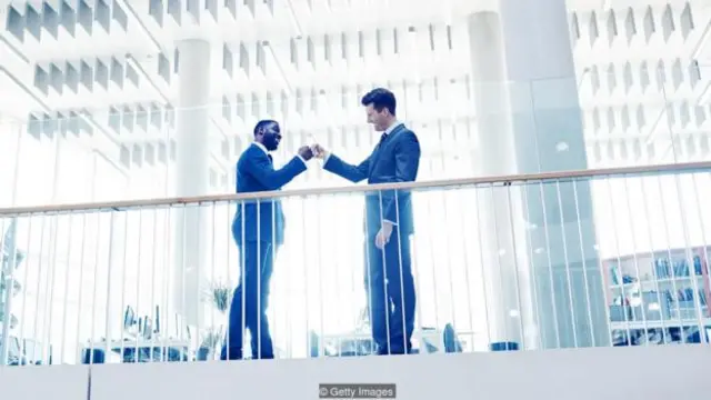 Gần gũi quá với thủ trưởng có thể có hệ quả xấu