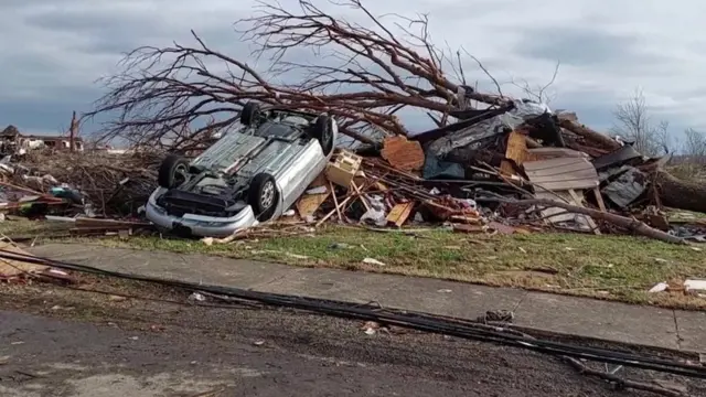 Rus dating simulator jinsiy aloqa Mushak bilan qoplangan mushukni yalash (porno tomosha qilish)