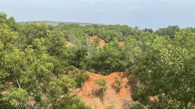 విశాఖపట్నం, భీమిలి మున్సిపాలిటీ , హౌసింగ్ సొసైటీ, బౌగోళిక వారసత్వ సంపద, ఎర్రమట్టి దిబ్బలు