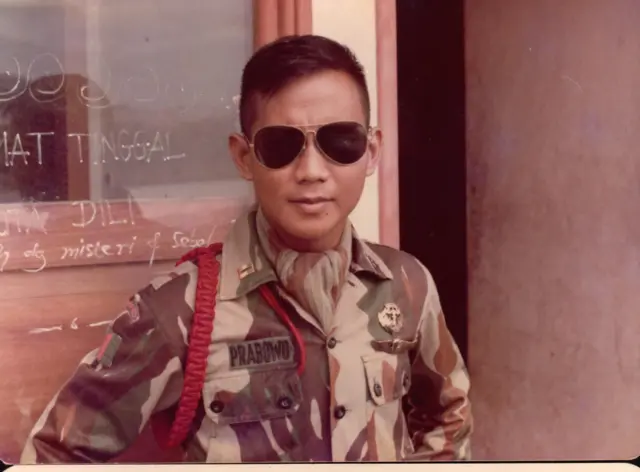 Foto Prabowo Subianto saat bertugas sebagai prajurit Kopassus di Timor Timur.