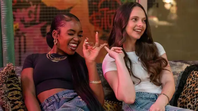 Кадр із серіалу "Назавжди"