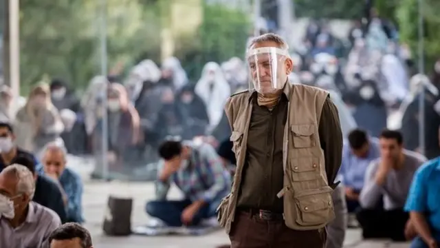 به دلیل شیوع کرونا مراسم نماز عید فطر که هر سال مصلی برگزار می‌شد لغو شده است