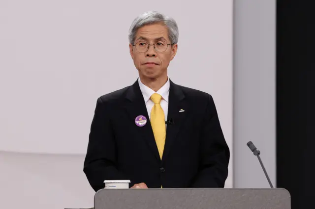 권영국 민주노동당 후보가 18일 서울 마포구에서 열린 중앙선거방송토론위원회 주관 제21대 대통령선거 후보자토론회에 참석해 발언하고 있다