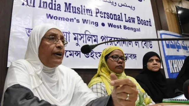 முஸ்லிம்களுக்கென்று தனிச்சட்டம் எப்படி 