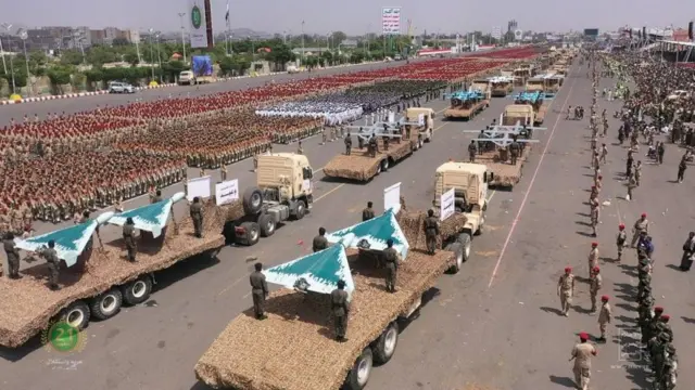 عرض عسكري لجماعة انصار الله الحوثية في اليمن هذا العام