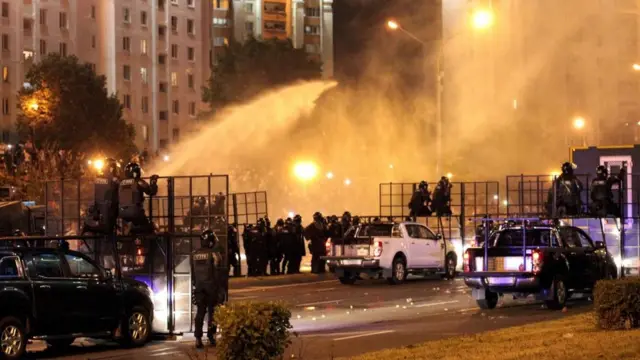 મિંસ્કમાં પ્રદર્શન પર કાબૂ મેળવતી પોલીસ