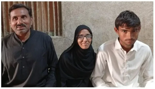 ਕਿਰਨ ਆਪਣੇ ਪਿਤਾ ਅਤੇ ਭਰਾ ਨਾਲ