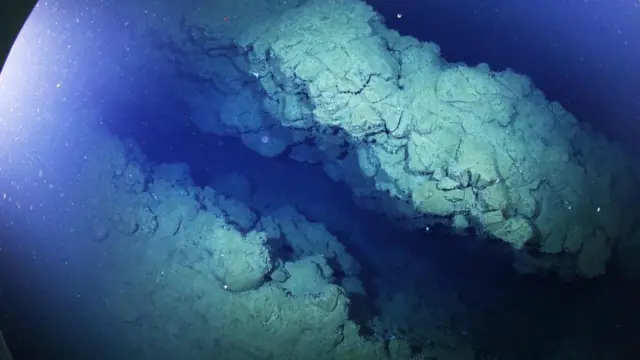 Grietas en el fondo del mar