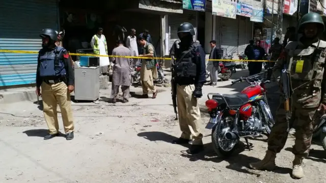 اگرچہ ہزارہ قبیلے سے تعلق رکھنے والے افراد کی ٹارگٹ کلنگ کا سلسلہ جاری ہے تاہم سرکاری حکام کا کہنا ہے کہ سیکورٹی کے اقدامات کے باعث پہلے کے مقابلے میں ان واقعات میں بہت زیادہ کمی آئی ہے۔