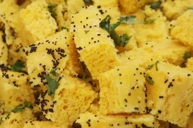 ખમણ અને ઢોકળાની તસવીર 