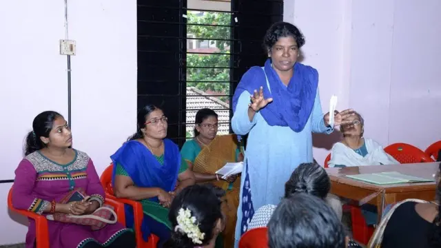 મહિલાઓને બેસવાનો અધિકાર