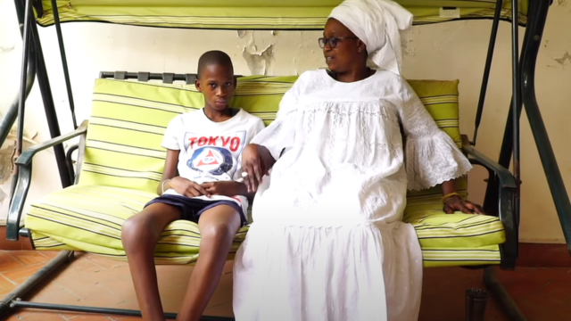Amadou Junior Thiam en compagnie de sa maman