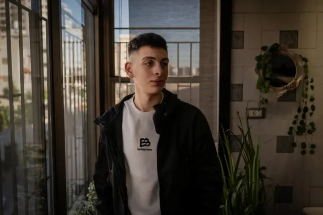 Osama Marmesh à son domicile en Cisjordanie. "Tous les pays sont à leurs côtés, nous sommes seuls", a-t-il déclaré.