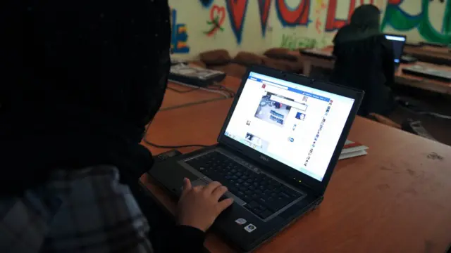فب