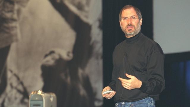 Steve Jobs em apresentação da Apple em Paris em 1999