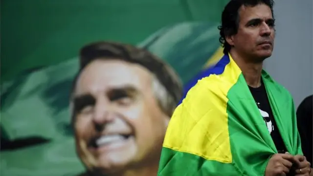 Militantesportingbet cadastroconvenção partidária com fotosportingbet cadastroJair Bolsonaro ao fundo