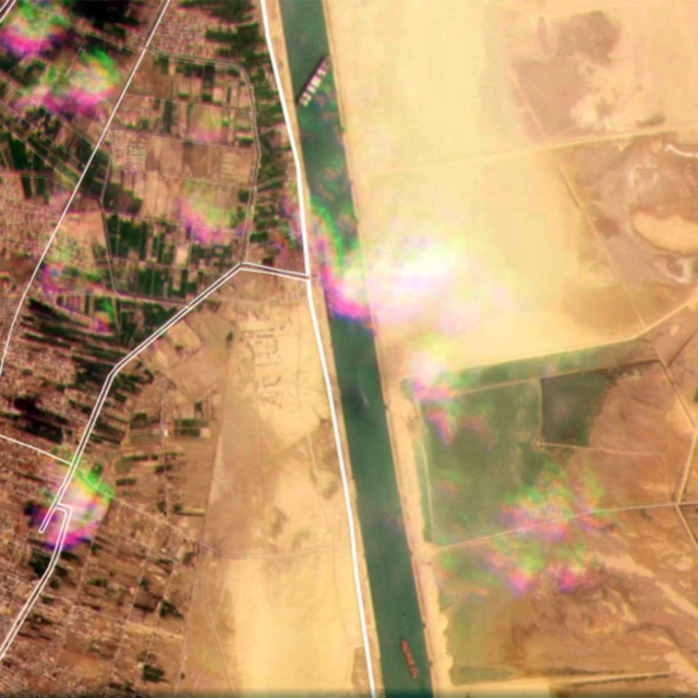 Image satellite d'un navire bloquant le canal de Suez