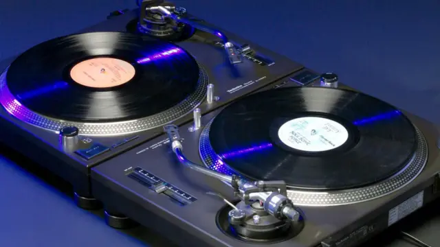 መጻወቲ ሙዚቃ