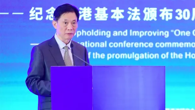 鄧中華在深圳「紀念香港基本法頒布30週年國際研討會」上（中新社圖片15/6/2020）