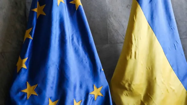 Флаги ЕС и Украины