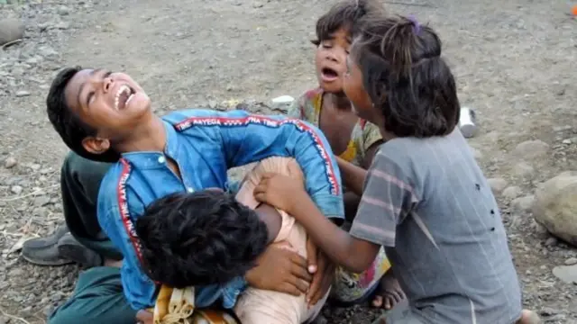 அழும் குழந்தைகள்